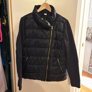 Black old navy lightweight puffy jacket.